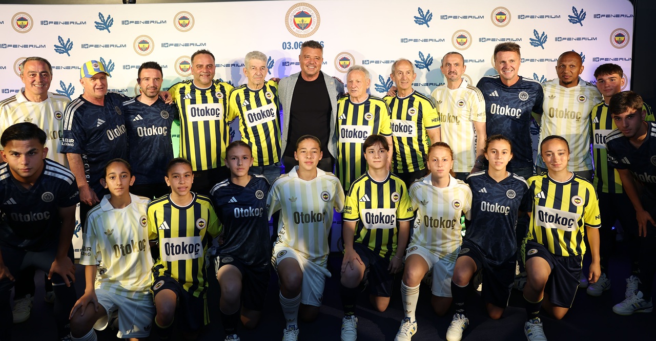 Fenerbahçe’de 2026-2027 sezonu formaları, kulübün 120 yıllık tarihine vurgu yapan özel bir organizasyonla taraftarların beğenisine sunuldu.