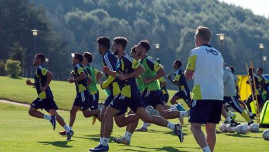 Fenerbahçe, yeni sezon hazırlıklarını Topuk Yaylası Tesisleri’nde yaptığı akşam antrenmanıyla sürdürdü.