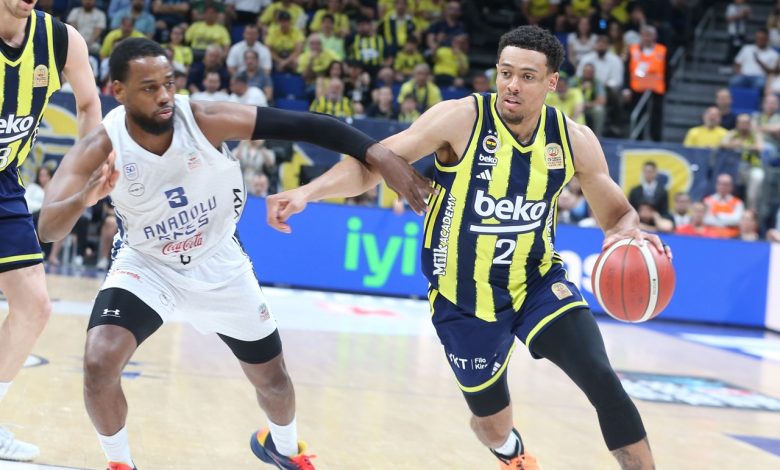 Fenerbahçe Beko, Türkiye Sigorta Basketbol Süper Ligi play-off yarı final serisi ikinci maçında Anadolu Efes’i 73-72 mağlup etti.
