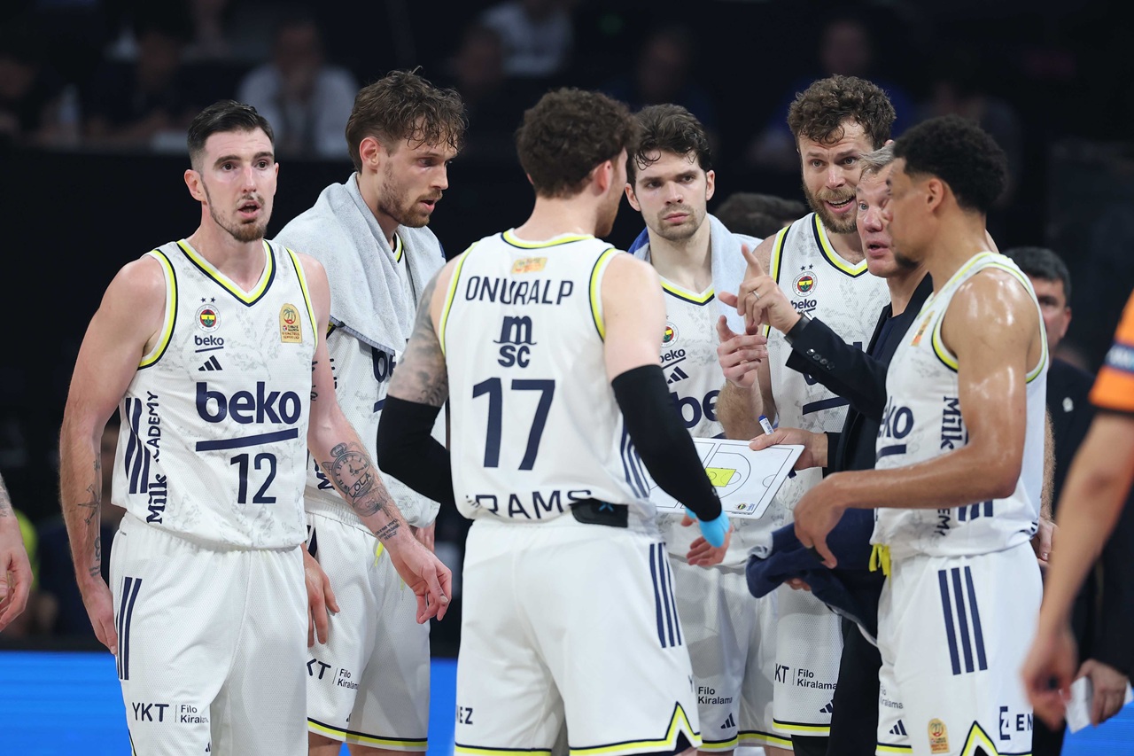 Fenerbahçe Beko, Türkiye Sigorta Basketbol Süper Ligi play-off final serisi üçüncü maçında Beşiktaş GAİN’i deplasmanda 82-71 mağlup etti.