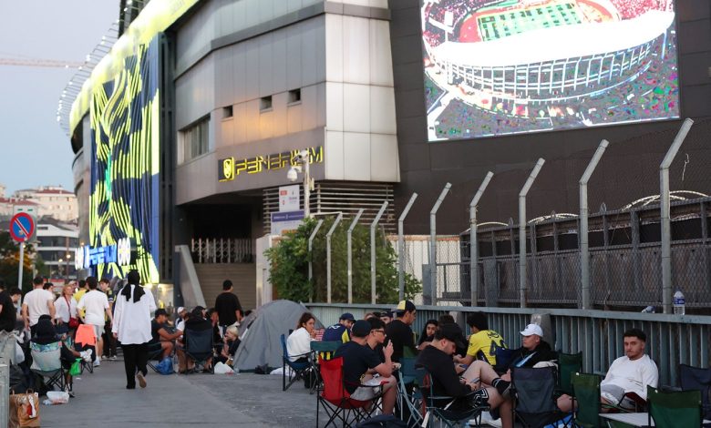 Fenerbahçe’nin 2026-2027 futbol sezonu öğrenci kombinelerine taraftarlar yoğun ilgi gösterdi.