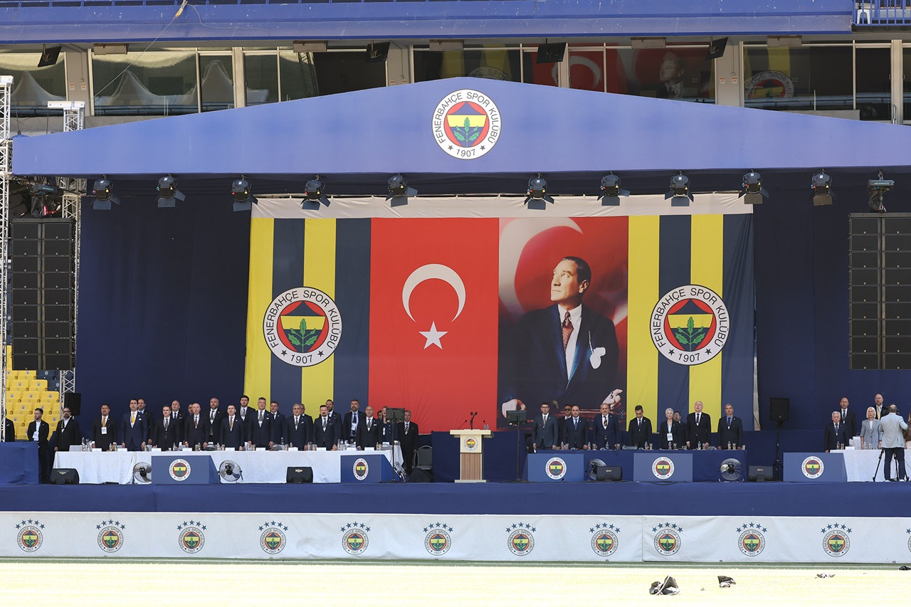 Fenerbahçe Spor Kulübü’nde olağanüstü seçimli genel kurul toplantısı Chobani Stadyumu Fenerbahçe Şükrü Saracoğlu Spor Kompleksi’nde başladı.