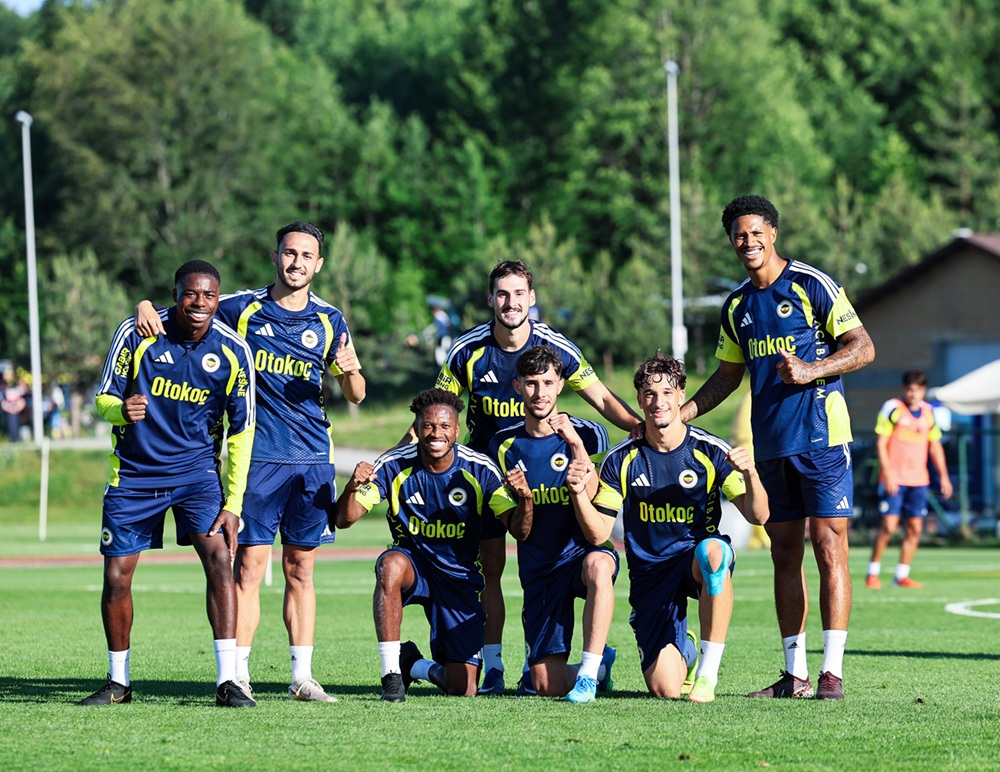 Fenerbahçe, yeni sezon hazırlıklarına Topuk Yaylası Tesisleri’nde yaptığı antrenmanla devam etti.