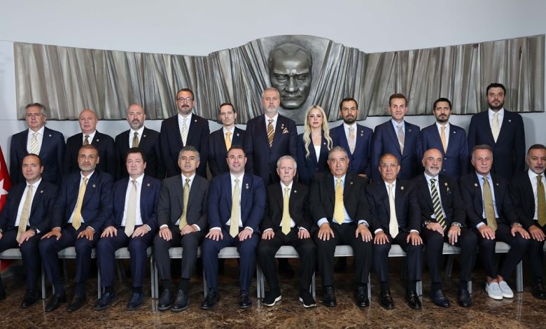 Fenerbahçe Spor Kulübü Yönetim Kurulu, mazbata sonrası ilk resmi toplantısını gerçekleştirdi