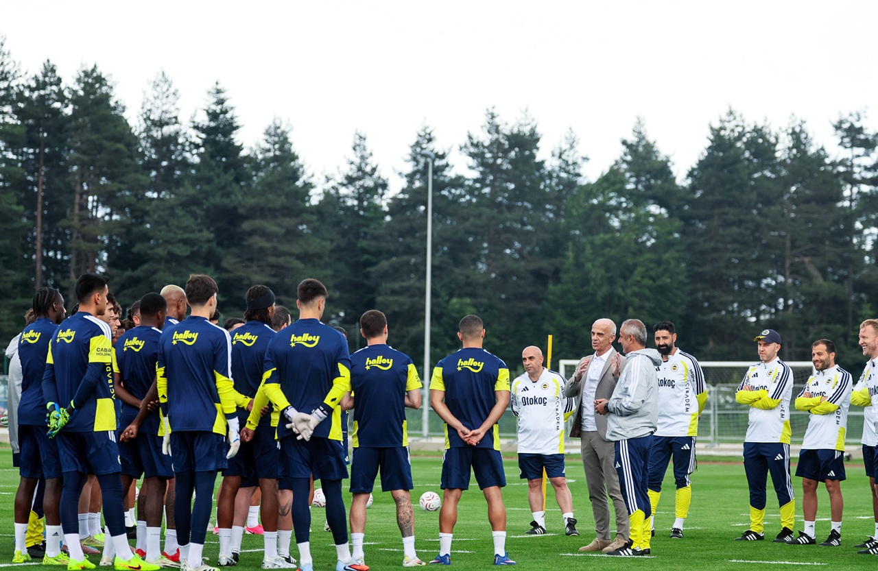 Fenerbahçe’de yeni sezon hazırlıkları Topuk Yaylası’nda yönetimin ziyaretiyle sürdü.
