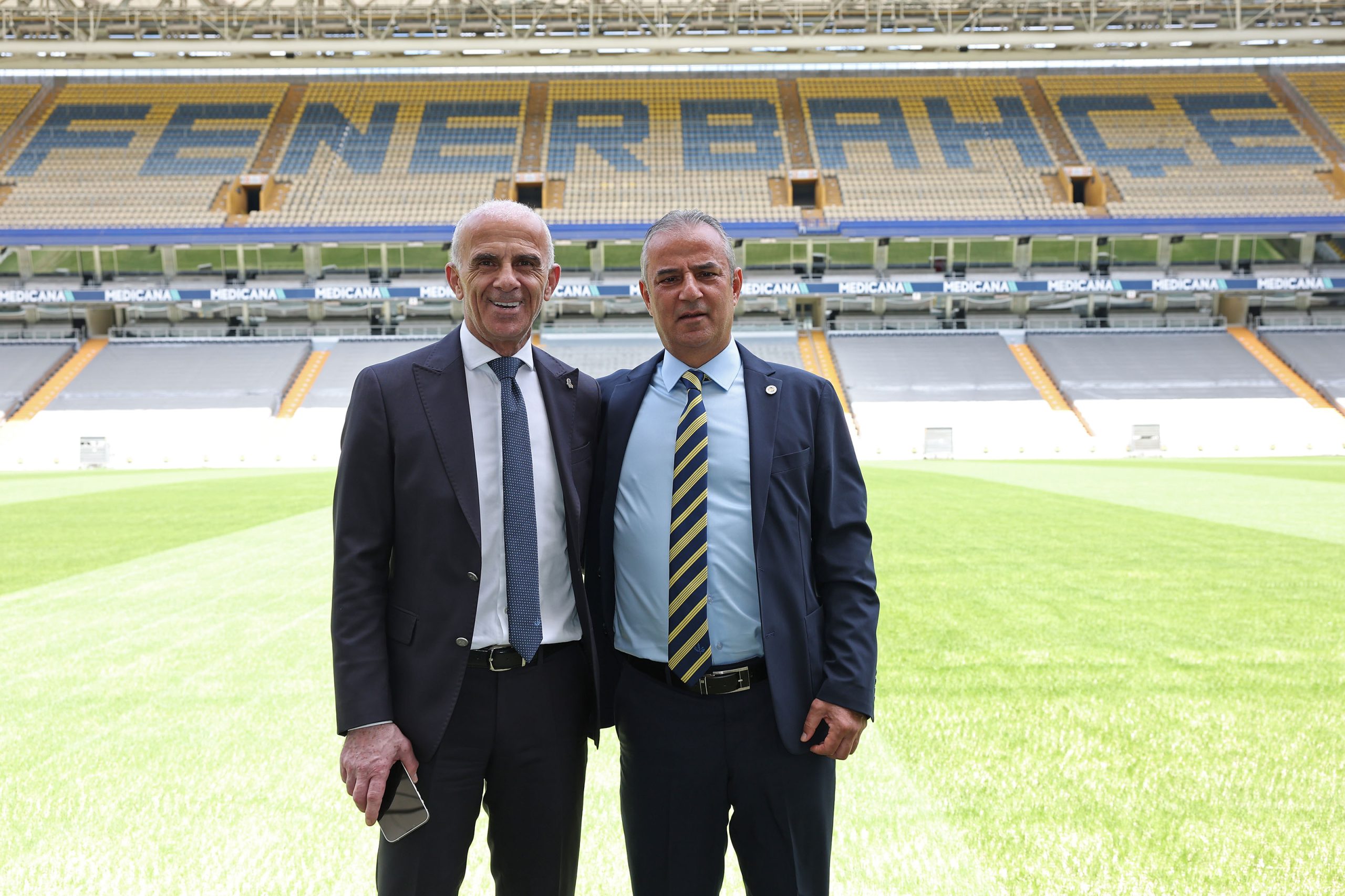 Fenerbahçe'de günlerdir beklenen teknik direktör sonunda açıklandı ve göreve dördüncü kez İsmail Kartal getirildi