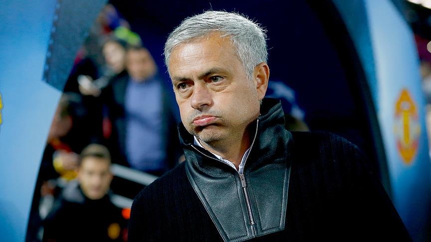 Fenerbahçe’nin eski teknik direktörü Jose Mourinho, Süper Lig’de görev yaptığı dönemde aldığı cezalar nedeniyle Türkiye’yi Avrupa İnsan Hakları Mahkemesi’ne şikayet etti.
