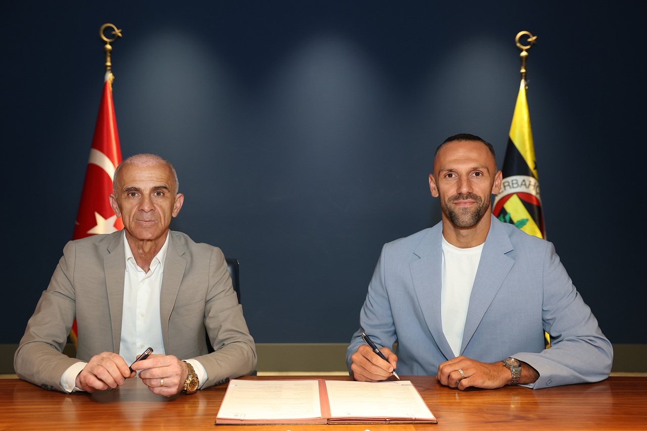 Fenerbahçe, , La Liga’dan düşen Mallorca’da forma giyen eski golcüsü Vedat Muriqi’yi yeniden kadrosuna kattı.