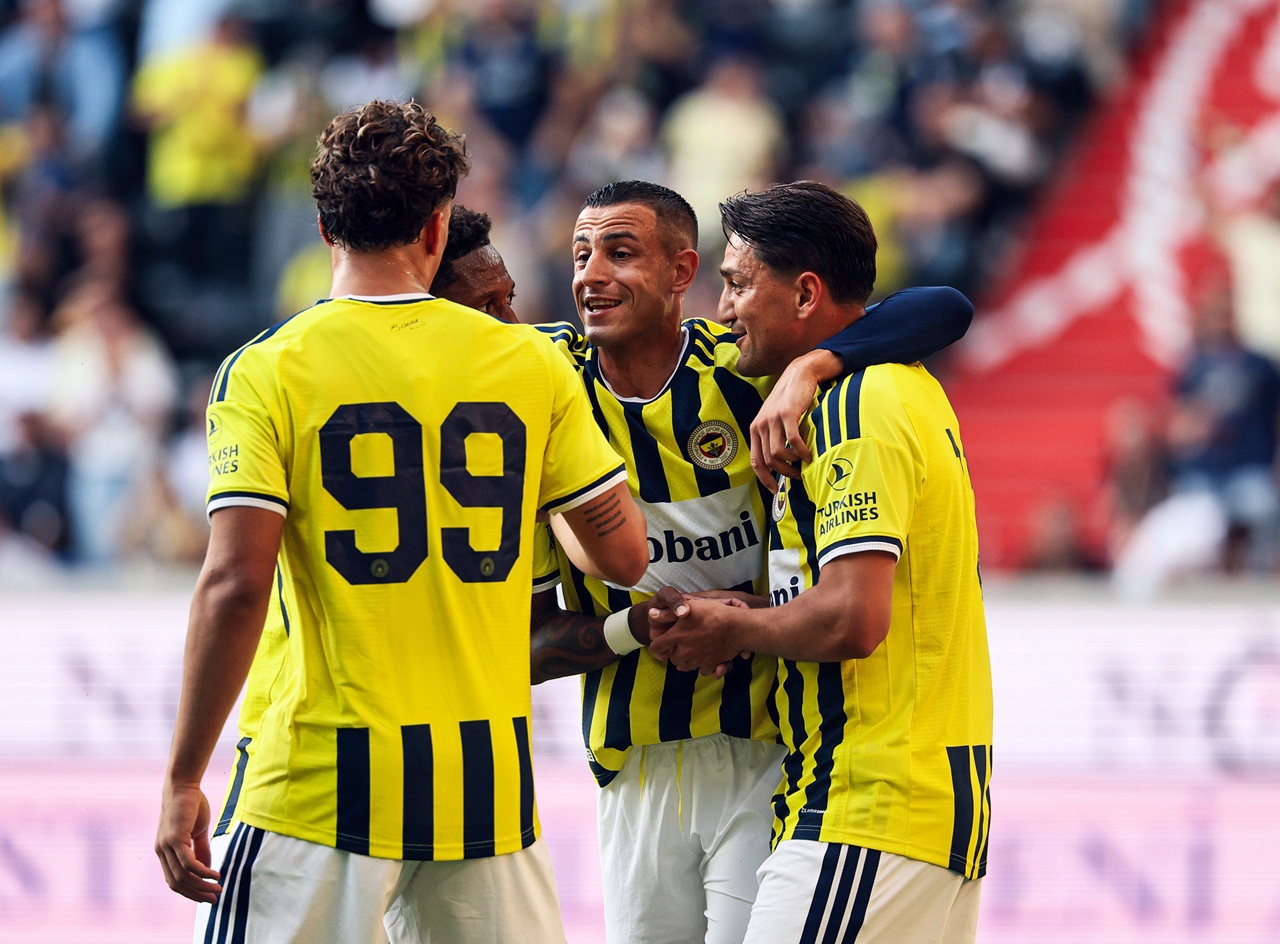 Yeni sezon çalışmalarını Avusturya’da sürdüren Fenerbahçe, ilk hazırlık maçında Admira Wacker’ı 5-0 mağlup etti.