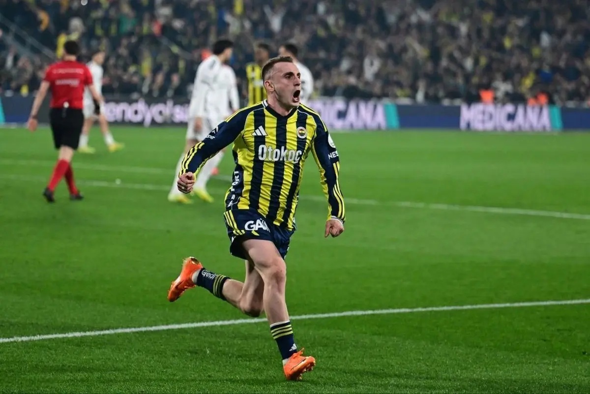 Fenerbahçe’de yeni sezon planlaması sürerken, Kerem Aktürkoğlu’nun takımdan ayrılmayı düşünmediği öğrenildi.