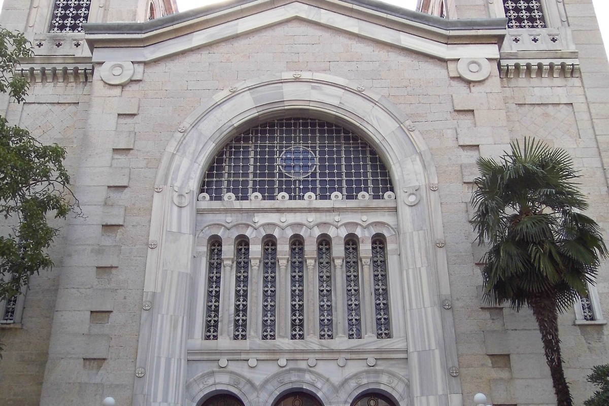 Kadıköy'deki Ayia Triada Rum Ortodoks Kilisesi'nin ön cephesi