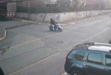 Kadıköy’de kontrolden çıkan otomobil galeriye daldı 6 Kadıköy’de kadın sürücünün kullandığı otomobil, direksiyon hakimiyetinin kaybedilmesi sonucu motosiklet galerisine girdi.