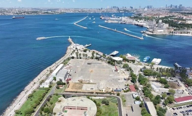 Tartışmalara konu olan proje hayata geçirildi. Kadıköy Rıhtım Camisi ve Kültür Merkezi Projesi’nde ilk kazma vuruldu.