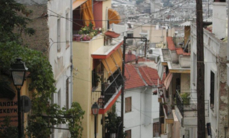 Kadıköy kirası ile Selanik kirası: iki yakanın tablosu 1 Selanik'te yamaca kurulu apartmanlar