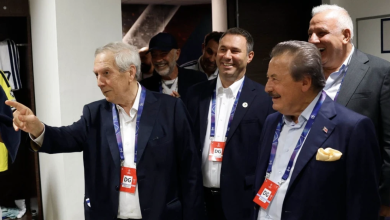 Aziz Yıldırım yıllar sonra soyunma odasına indi. Camia kenetlendi