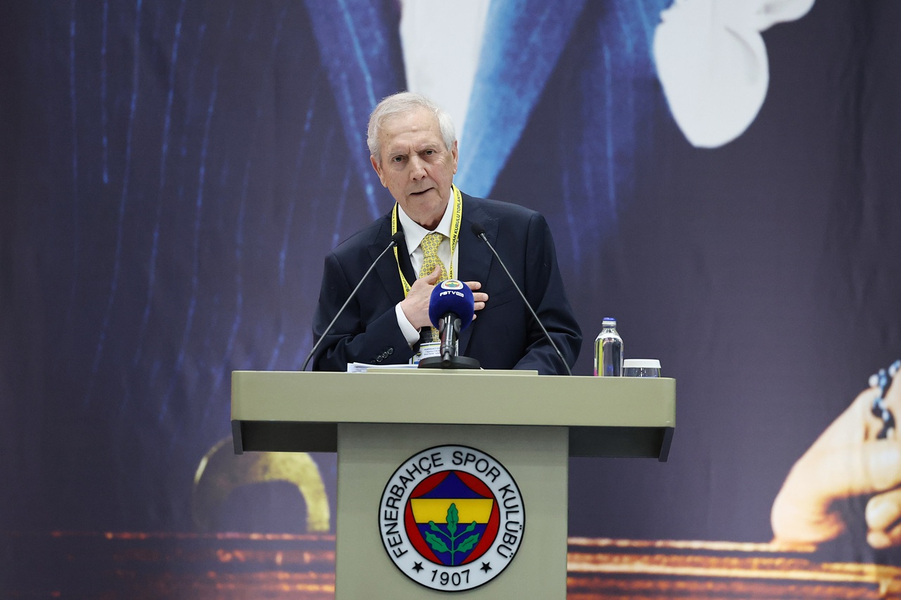 Fenerbahçe Başkanı Aziz Yıldırım, sarı-lacivertli kulübün Yüksek Divan Kurulu toplantısında şampiyonluk hedefini açıkladı.