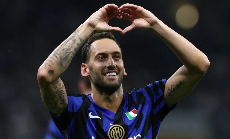 Fenerbahçe’den Hakan Çalhanoğlu için yeni hamle 8 Fenerbahçe’de Hakan Çalhanoğlu transferi yeniden gündemin ilk sırasına çıktı. Cihan Kamer’in İtalya'ya gideceği ortaya çıktı.