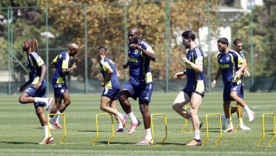 Fenerbahçe Lyon rövanşı için mesaiye başladı 41 Süper Lig’de Konyaspor’u mağlup eden Fenerbahçe, ara vermeden Şampiyonlar Ligi’ndeki kritik Lyon deplasmanına odaklandı.