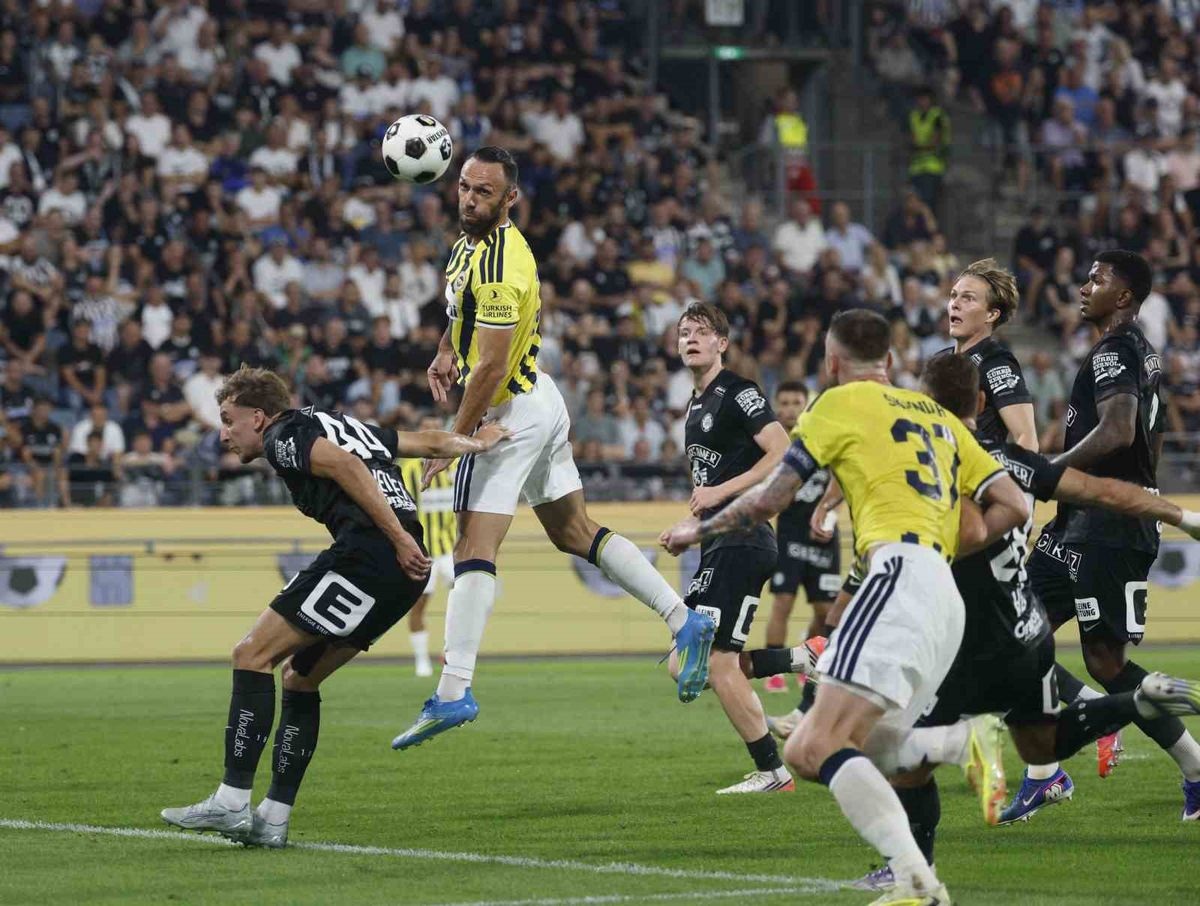 Fenerbahçe, UEFA Şampiyonlar Ligi play-off turu ilk maçında yarın Olimpik Lyon’u İstanbul’da ağırlayacak.