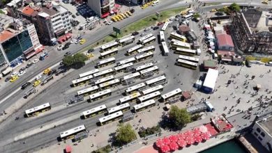 Kadıköy Rıhtım’daki otobüs peronlarının kaldırılarak hatların Uzunçayır’a taşınmasıyla başlayan yeni ulaşım düzeni vatandaşların tepkisine neden oldu.