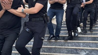 Kadıköy’de iş yerine saldırı hazırlığı iddiası 4 İstanbul Kadıköy’de bir iş yerine yönelik eylem hazırlığında oldukları belirlenen şüphelilere yönelik soruşturmada 6 kişi tutuklandı