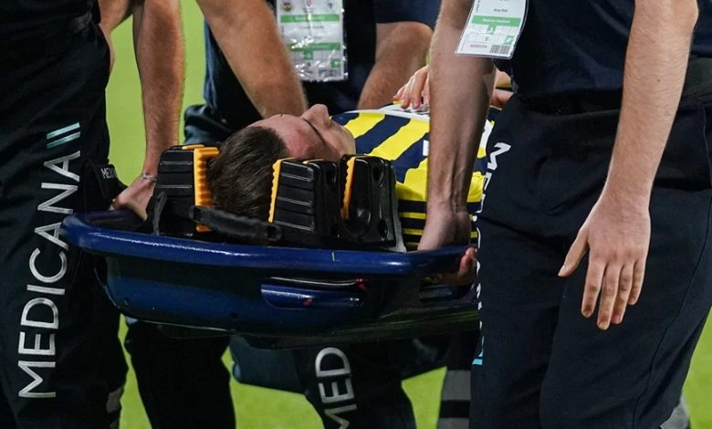 Fenerbahçe’nin Konyaspor’u konuk ettiği Süper Lig karşılaşmasında Kerem Aktürkoğlu’nun yaşadığı sakatlık sarı-lacivertli camiayı endişelendirdi