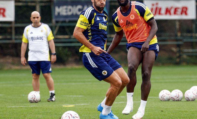 Yeni transfer Romelu Lukaku da sarı-lacivertli takımla ilk kez antrenmana katıldı.