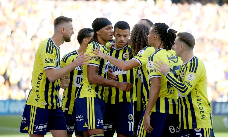 Fenerbahçe'den inanılmaz performans: 8-0 11 Fenerbahçe, Trendyol Süper Lig'de son iki haftada 5 puan kaybetmesinin ardından Eyüpspor karşısında gol şov yaptı