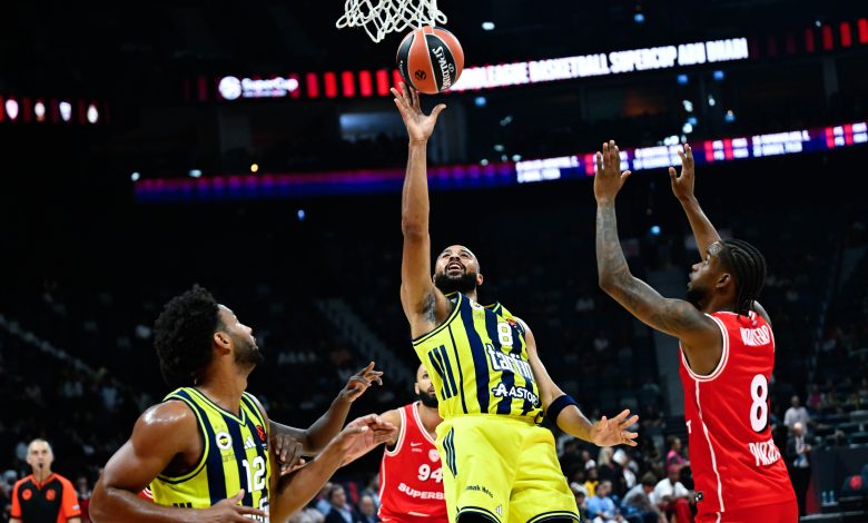 Bu sene ilk kez düzenlenen EuroLeague Süper Kupa'nın yarı finalinde temsilcimiz Fenerbahçe Tarfin, Yunanistan ekibi Olympiakos'a kaybetti