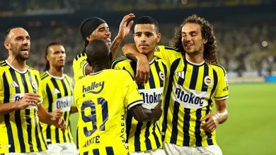 Fenerbahçe’de 4 yeni transfer ilk derbisine çıkabilir 3 Süper Lig’de sezonun ilk derbisinde Fenerbahçe ile Beşiktaş karşı karşıya gelecek. Derbi öncesinde Fenerbahçe'de 4 isim büyük heyecan yaşıyor