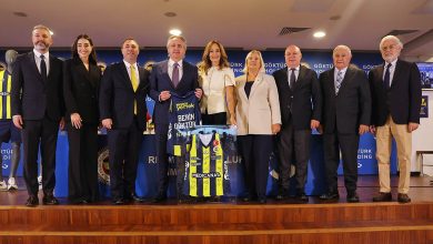 Fenerbahçe’den 3 branşı kapsayan sponsorluk anlaşması 2 Fenerbahçe Kulübü, Göktürk Holding ile kadın ve erkek voleybol takımlarının yanı sıra Fenerbahçe Tarfin Kadın Basketbol Takımı’nı kapsayan sponsorluk anlaşmasına imza attı.