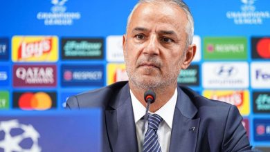 Fenerbahçe’nin Roma ile oynadığı Şampiyonlar Ligi karşılaşmasında teknik direktör İsmail Kartal’a su şişesi atan taraftar gözaltına alındı.