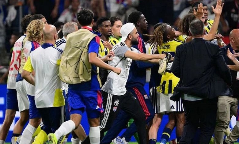Fenerbahçe’nin Lyon ile oynadığı Şampiyonlar Ligi Play-Off Turu rövanş maçının ardından UEFA harekete geçti.