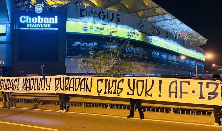 Taraftarlar, stadın kulübün tarihsel kimliğinin ve Kadıköy’ün kent hafızasının önemli bir parçası olduğunu savunuyor.