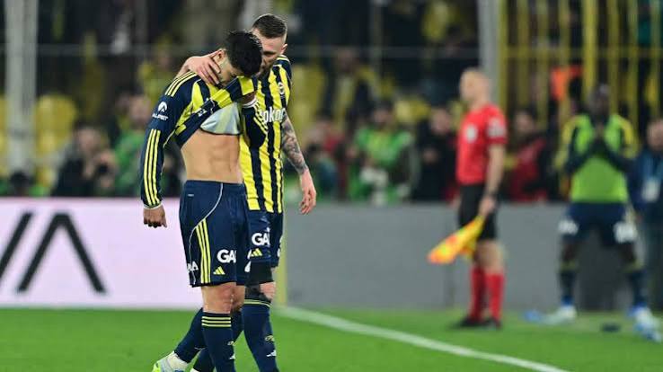 Fenerbahçe'ye Asensio ve Ake şoku 2 Fenerbahçe, Marco Asensio ve Nathan Aké'nin sakatlık durumlarıyla ilgili açıklama yaptı.