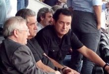 Aziz Yıldırım, Chobani Stadyumu Fenerbahçe Şükrü Saracoğlu Spor Kompleksi’nde Acun Ilıcalı’ya ait 217 numaralı locanın kendi şirketine tahsis edilmesi gerektiğini savunarak dördüncü kez mahkemeye başvurdu.
