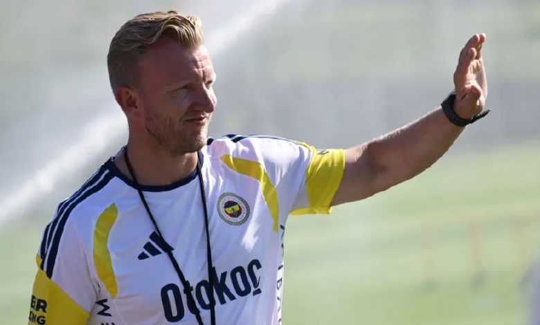 Fenerbahçe’de İsmail Kartal’ın ayrılığının ardından takım geçici olarak Dirk Kuyt’a emanet edildi.
