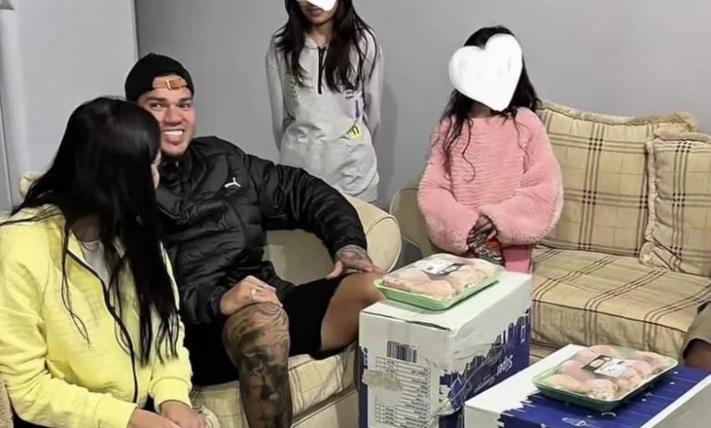 Fenerbahçe’nin Brezilyalı kalecisi Ederson Moraes, eşi Lais Moraes ve çocuklarıyla birlikte ihtiyaç sahibi ailelere destek oldu