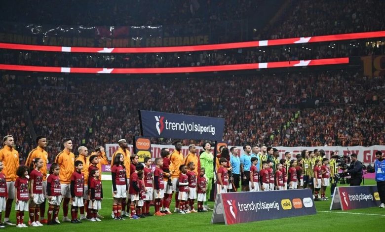 Fenerbahçe, Süper Lig’in 9. haftasında Galatasaray deplasmanından 2-1’lik mağlubiyetle ayrıldı