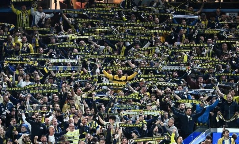 Fenerbahçe’nin Aston Villa ile oynadığı Şampiyonlar Ligi maçı öncesinde metro istasyonunda yaşanan izdiham ve arbede sonrası bazı Türk taraftarlar gözaltına alındı.