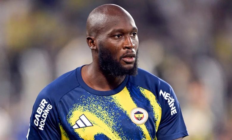Fenerbahçe’nin UEFA Şampiyonlar Ligi’nde Aston Villa ile oynayacağı kritik karşılaşma öncesinde Romelu Lukaku’nun sakatlandığı öne sürüldü.