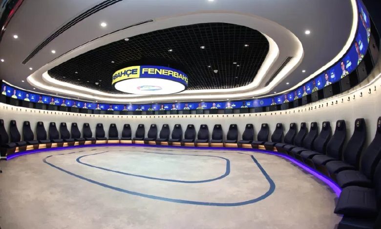 Fenerbahçe, Chobani Stadyumu Fenerbahçe Şükrü Saracoğlu Spor Kompleksi’nde A Takım’ın kullandığı soyunma odası ve bağlantılı alanların kapsamlı şekilde yenilendiğini açıkladı.