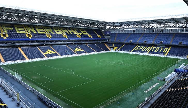 Fenerbahçe Stadı’nın taşınması ihtimali, Kadıköy’deki arazinin geleceğini yeniden gündeme getirdi.