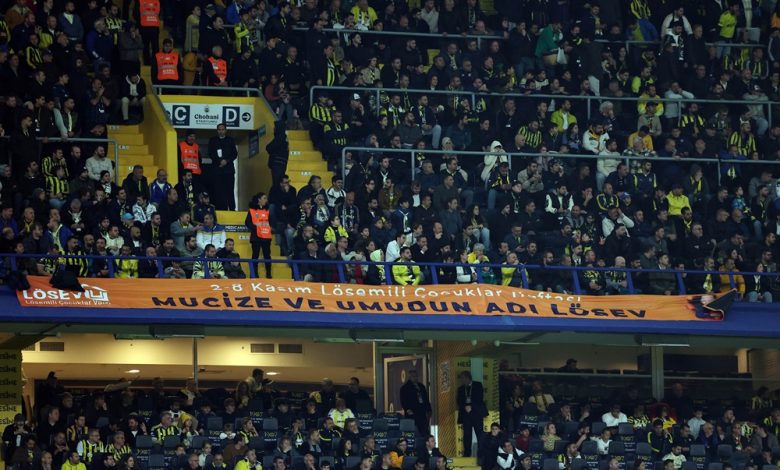 Fenerbahçe’nin Göztepe karşısında 1-0 öne geçtiği maçı 2-1 kaybetmesi tribünleri ayağa kaldırdı.