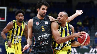 Türkiye Sigorta Basketbol Süper Ligi’nin 4. haftasında Fenerbahçe Tarfin, sahasında Aliağa Petkimspor’a 82-77 mağlup oldu. Sarı-lacivertliler ligde ikinci yenilgisini aldı.