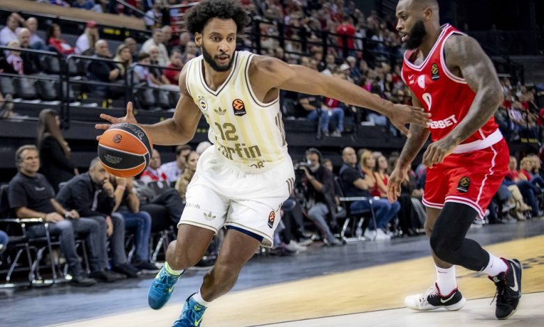 EuroLeague’in 7. haftasında Olympiakos’a konuk olan Fenerbahçe Tarfin, çift haneli farktan geri dönerek rakibini 64-61 yendi.
