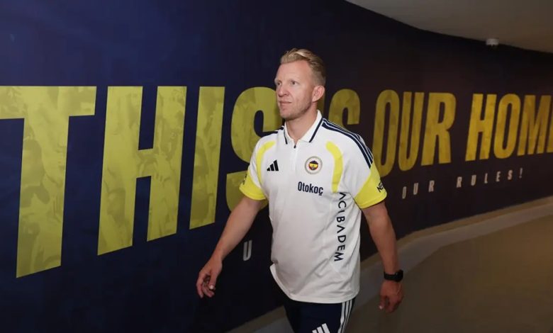 İsmail Kartal ile yolların ayrılmasının ardından Fenerbahçe’de geçici teknik sorumlu belli oldu. Sarı-lacivertliler, yeni teknik direktör belirlenene kadar takımı Dirk Kuyt’ın çalıştıracağını duyurdu.