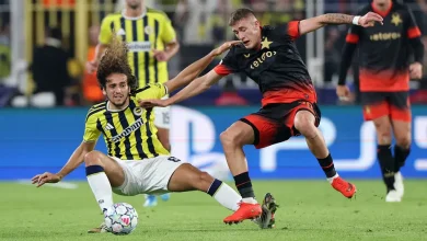 UEFA Şampiyonlar Ligi’nin 3’üncü haftasında Fenerbahçe, sahasında Slavia Prag karşısında henüz 11’inci dakikada 2-0’lık üstünlüğü yakaladı. Çekya temsilcisinin 90’ıncı dakikada bulduğu golle mücadele 2-2 sona ererken, sarı-lacivertli taraftarlar Teknik Direktör İsmail Kartal’ı istifaya davet etti.