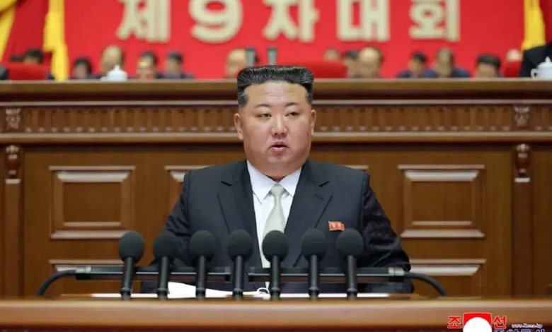 Kuzey Kore lideri Kim Jong Un’un beyin kanaması geçirerek komaya girdiği ve tedavi için Pekin’e götürüldüğü öne sürüldü