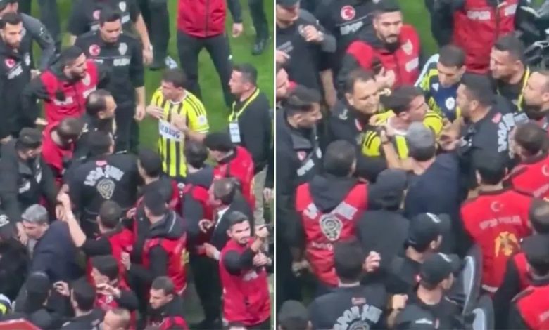 Galatasaray’ın Fenerbahçe’yi 2-1 mağlup ettiği derbinin ardından saha içinde tansiyon yükseldi. Fenerbahçeli Mert Hakan Yandaş’ın olayları yatıştırmaya çalışan polis ekipleriyle tartıştığı anlar dikkat çekti.